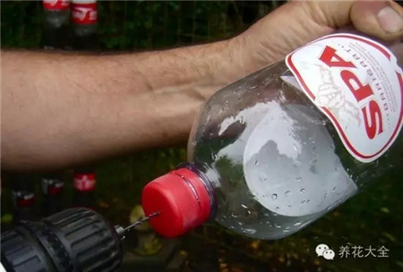 取一个塑料瓶 取一个塑料瓶