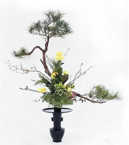 东方式插花的风格特点四：“圣”洁之尊